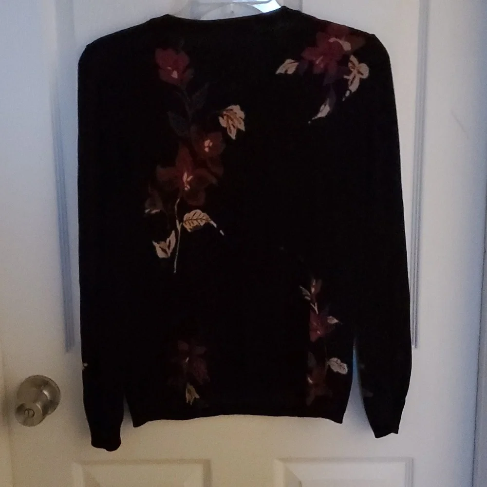 Flower Sweater - Picture 2 of 2